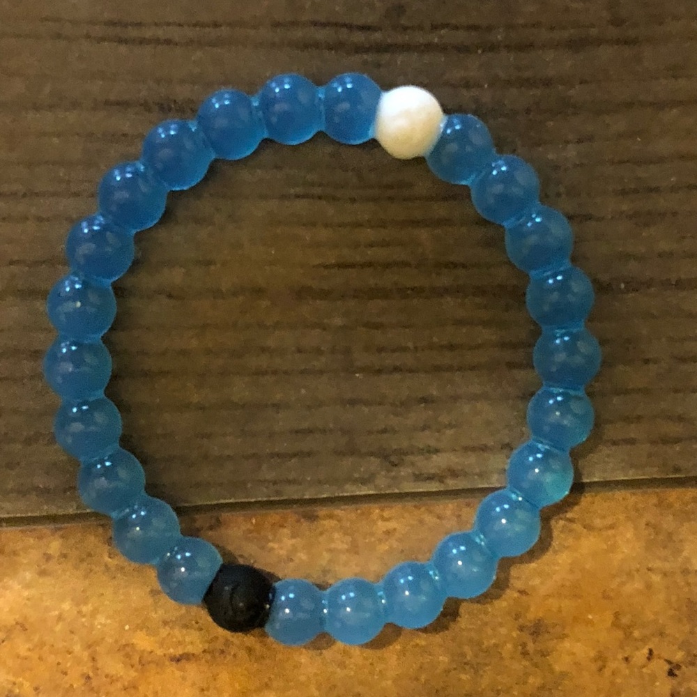 NWOT LOKAI LIGHT BLUE CLEAR BRACELET. SIZE SMALL